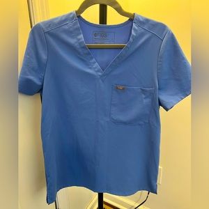 Small FIGS casma one pocket scrub top ceil blue